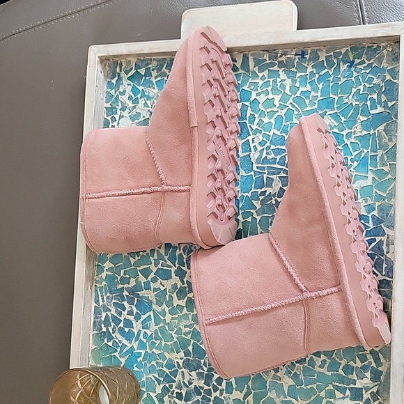 Bearpaw Ellie Boot - Picture 6 of 10